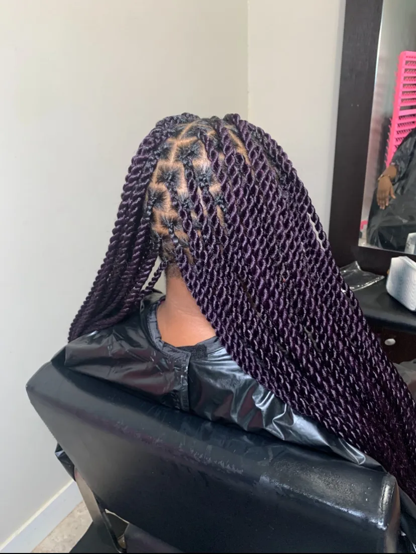 Medium size senegalese twists